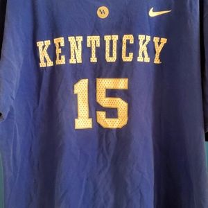 Blue XL Kentucky Wildcats #15 tee. Show your team spirit. Go Wildcats!